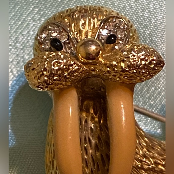 Vintage JOMAZ walrus with rhinestone brooch - Picture 3 of 7
